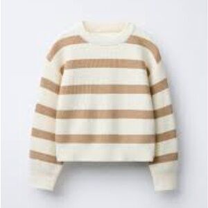 American Eagle Cream Tan Soft Fuzzy Crewneck Sweater